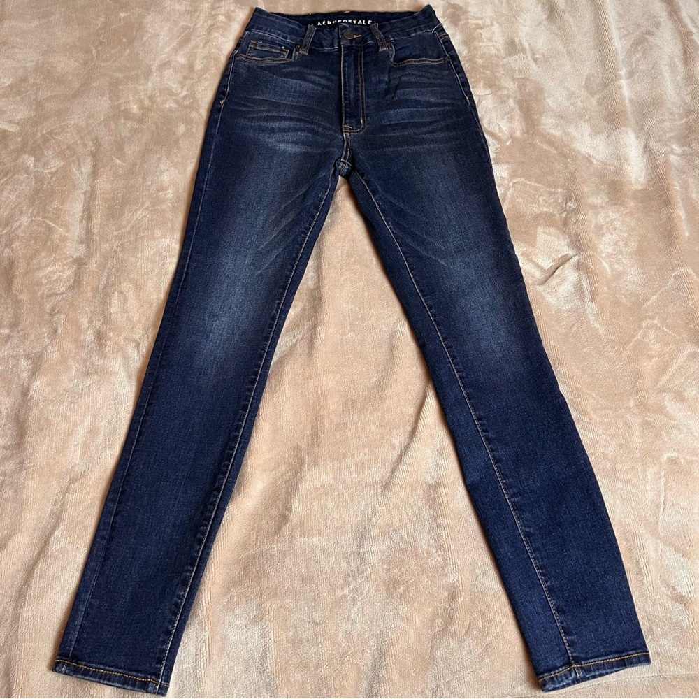AEROPOSTALE Super High Rise Curvy Jegging in a Dark Blue Wash - Size 2